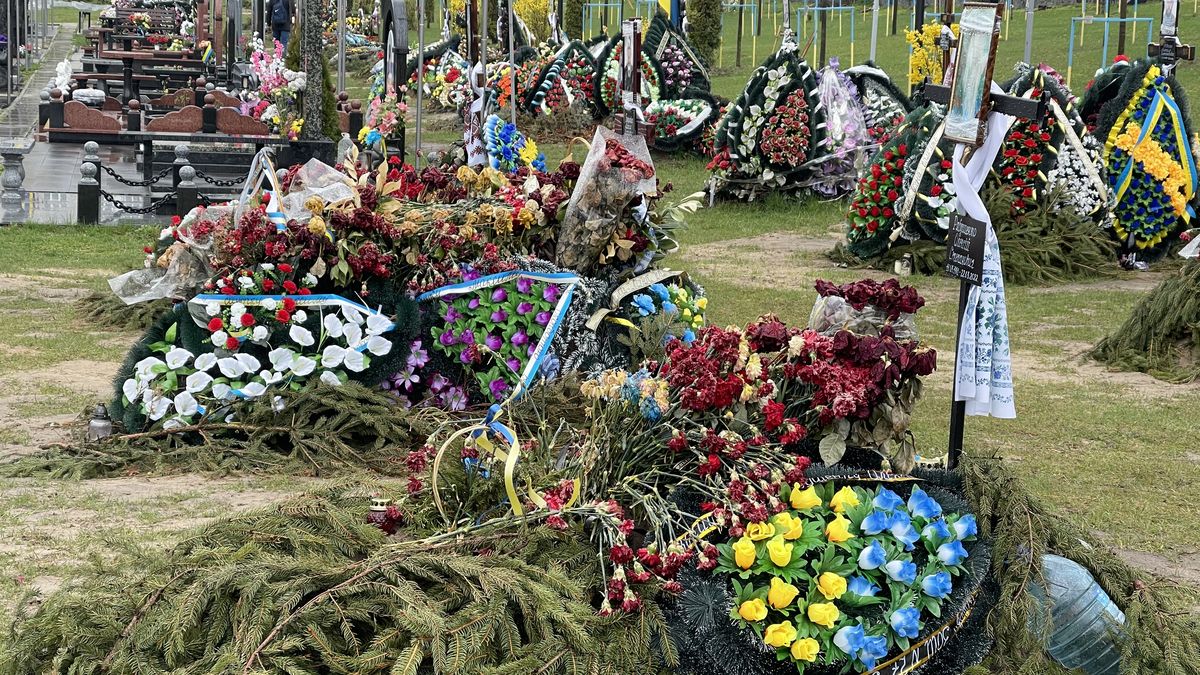 Ukrajinské ztráty v bojích rostou. Z jediné rodiny zemřou i tři členové